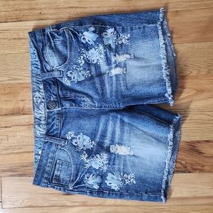 Vanilla Star Women's Size 9 Cut-Off Distressed Denim Shorts with Embroidery